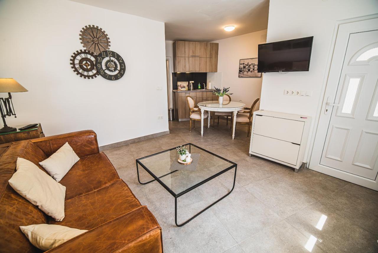 Downtown Luxury Apartments With Hot Tub Vodice Buitenkant foto