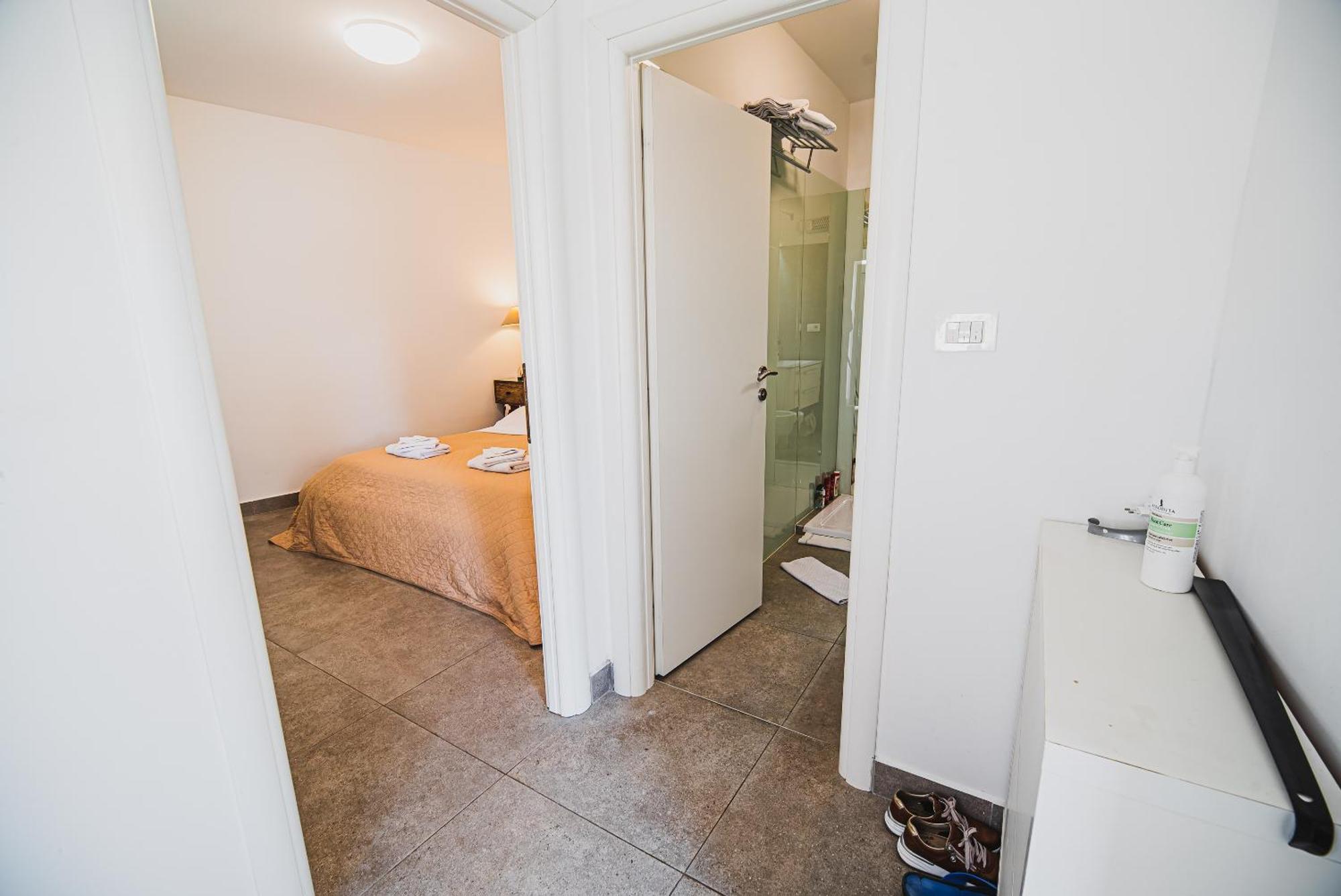 Downtown Luxury Apartments With Hot Tub Vodice Kamer foto