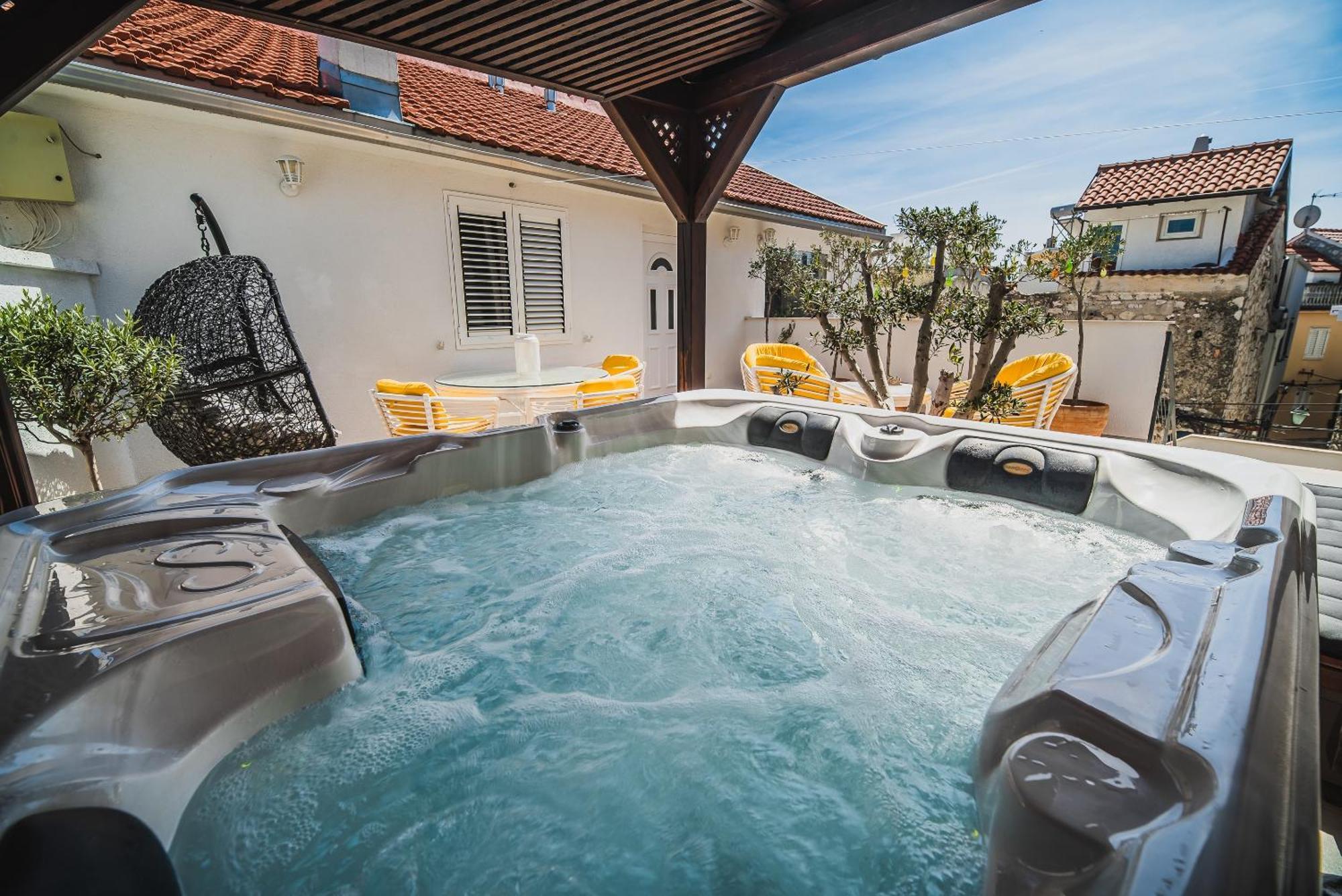 Downtown Luxury Apartments With Hot Tub Vodice Kamer foto