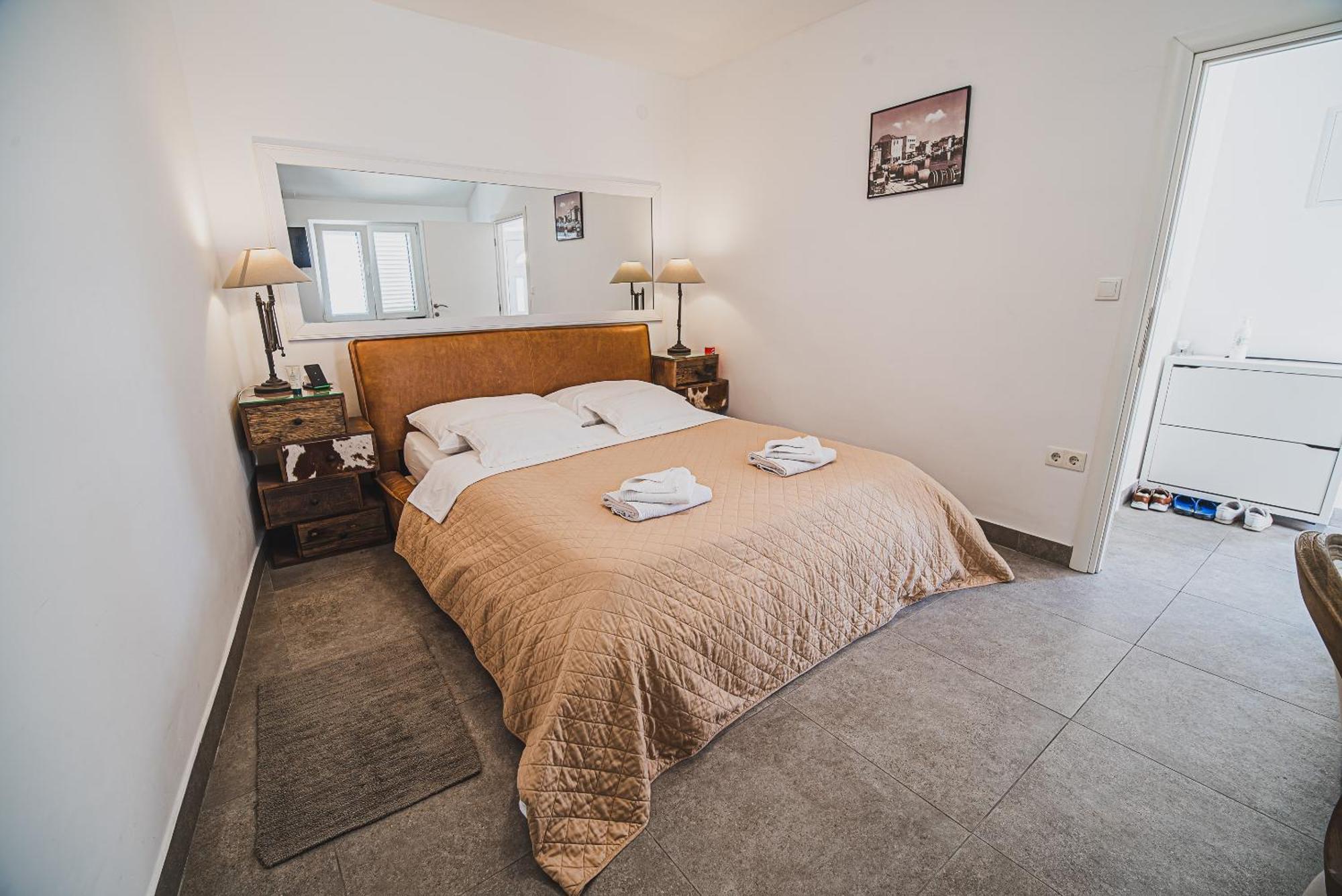 Downtown Luxury Apartments With Hot Tub Vodice Kamer foto